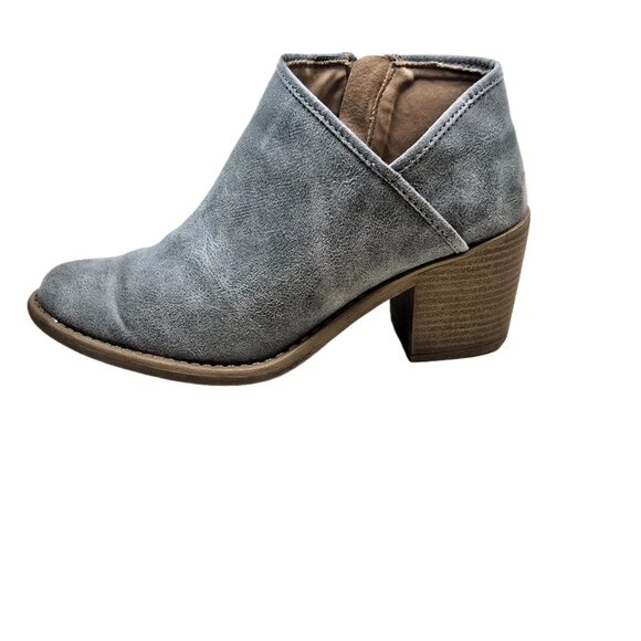 Qupid Women’s Ash Gray Block Heel Pointed Toe Ankle Booties Size 7.5 - Picture 2 of 8
